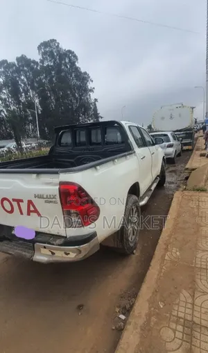Toyota Hilux 2016 White