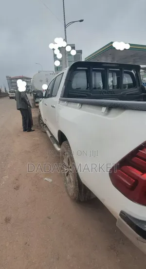 Toyota Hilux 2016 White