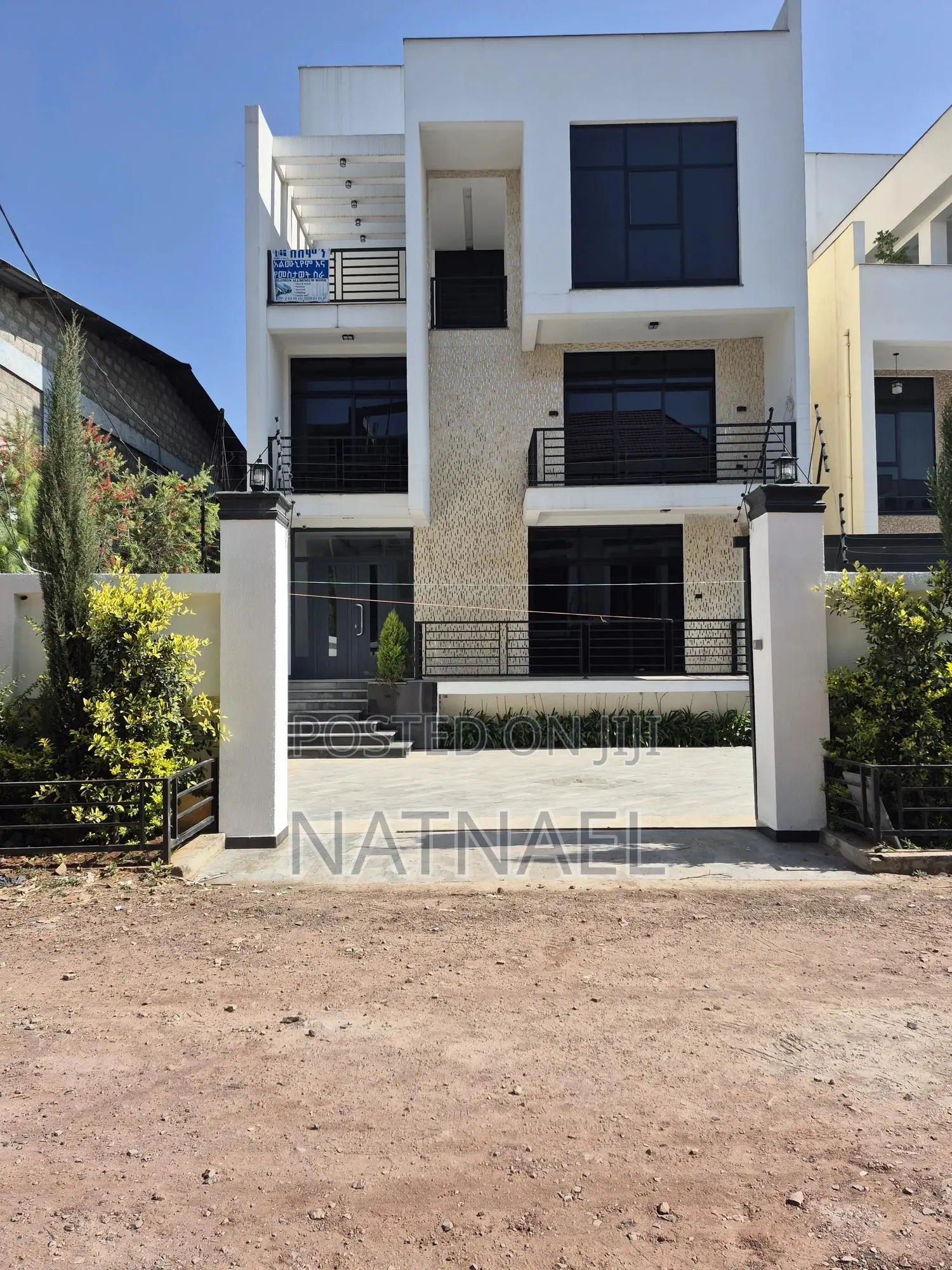 8bdrm House in Bole for sale