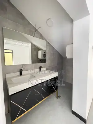 8bdrm House in Bole for sale