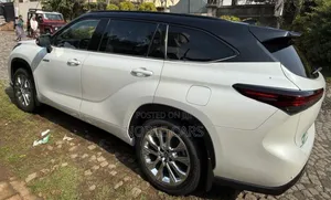Toyota Highlander Hybrid 2023 Ivory