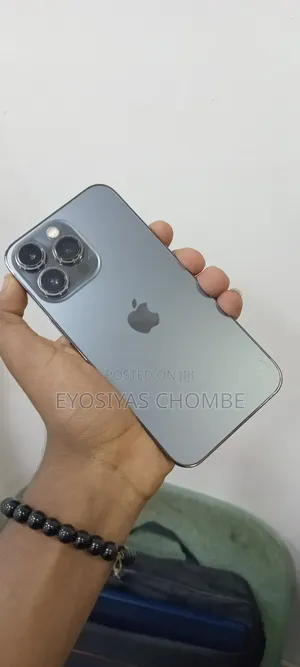 Photo - Apple iPhone 13 Pro 256 GB Blue