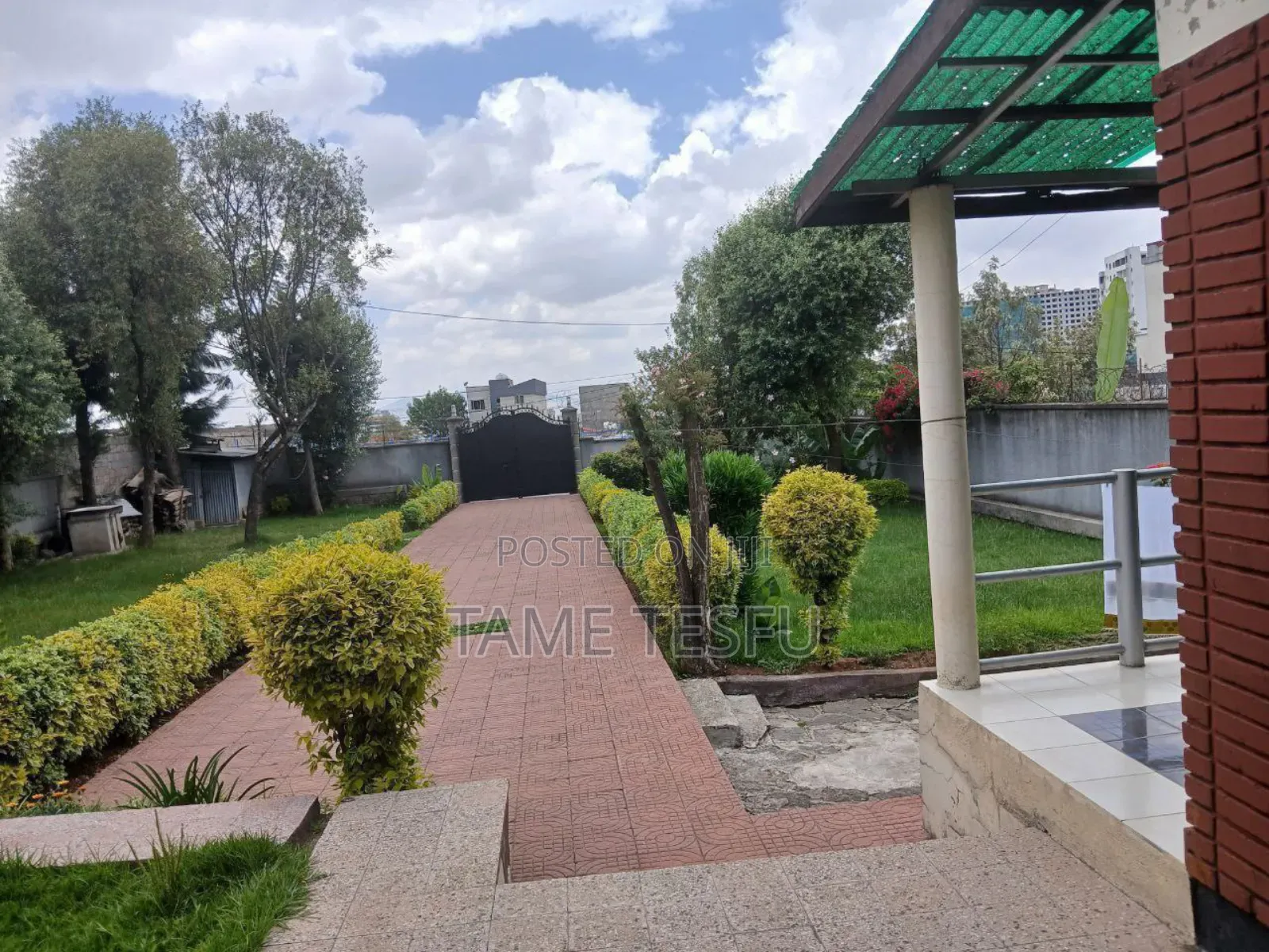 3bdrm House in Cmc ሚካኤል, Yeka for sale