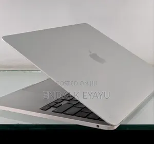 Photo - New Laptop Apple MacBook Pro 2022 M2 8GB Apple M2 SSD 256GB
