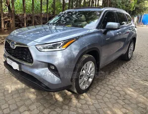 Photo - New Toyota Highlander 2024 Gray