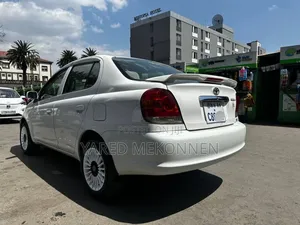 Toyota Platz 2005 White