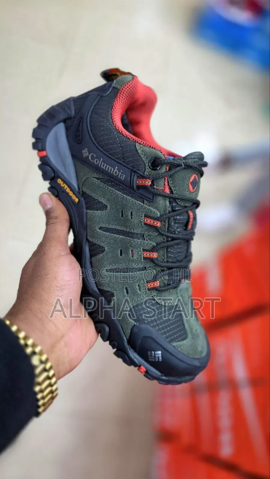  Columbia Hiking Sneakers 
 Made in Vietnam