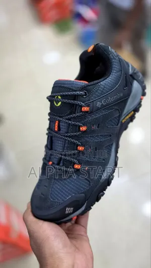  Columbia Hiking Sneakers 
 Made in Vietnam