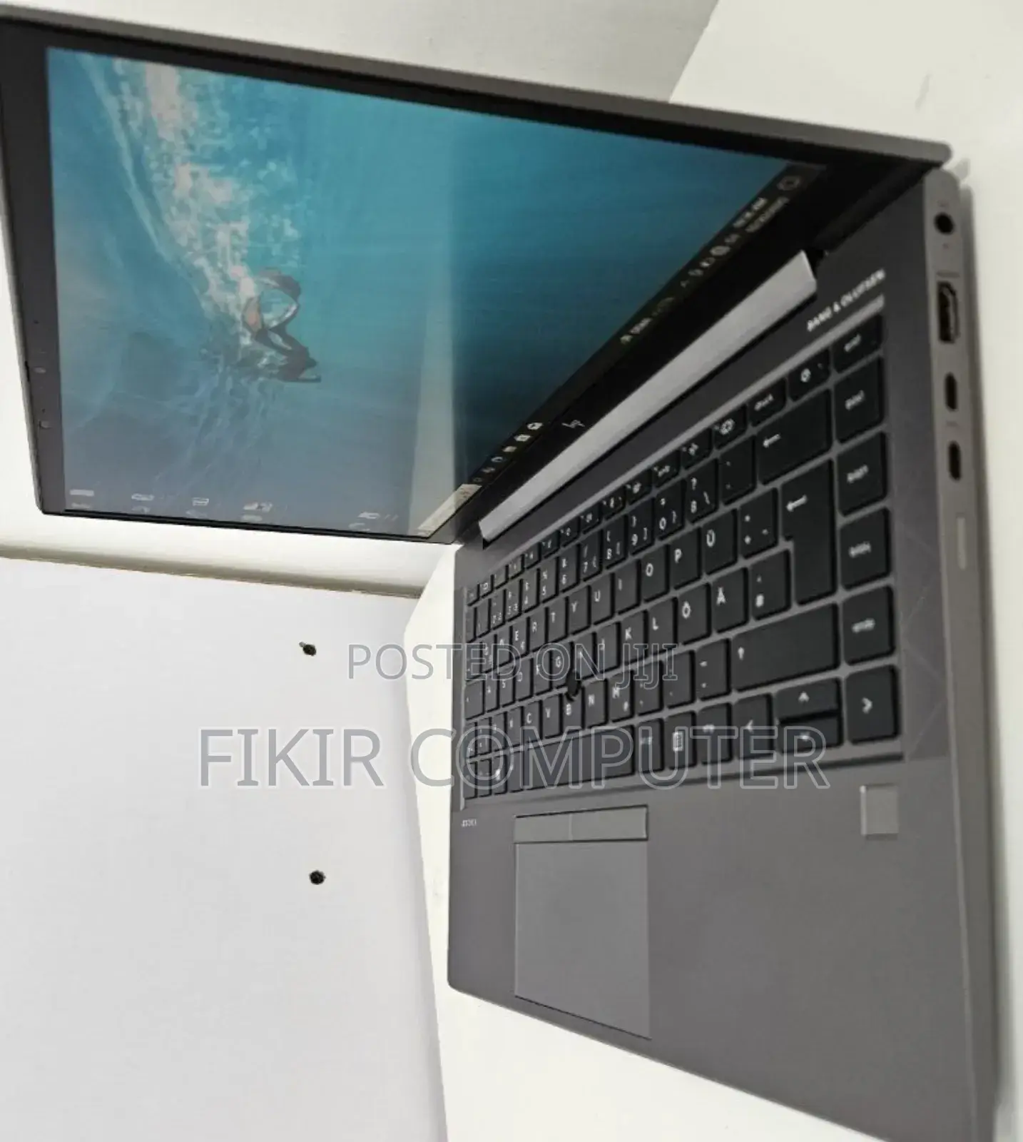 New Laptop HP ZBook Firefly G8 16GB Intel Core I7 SSD 1T