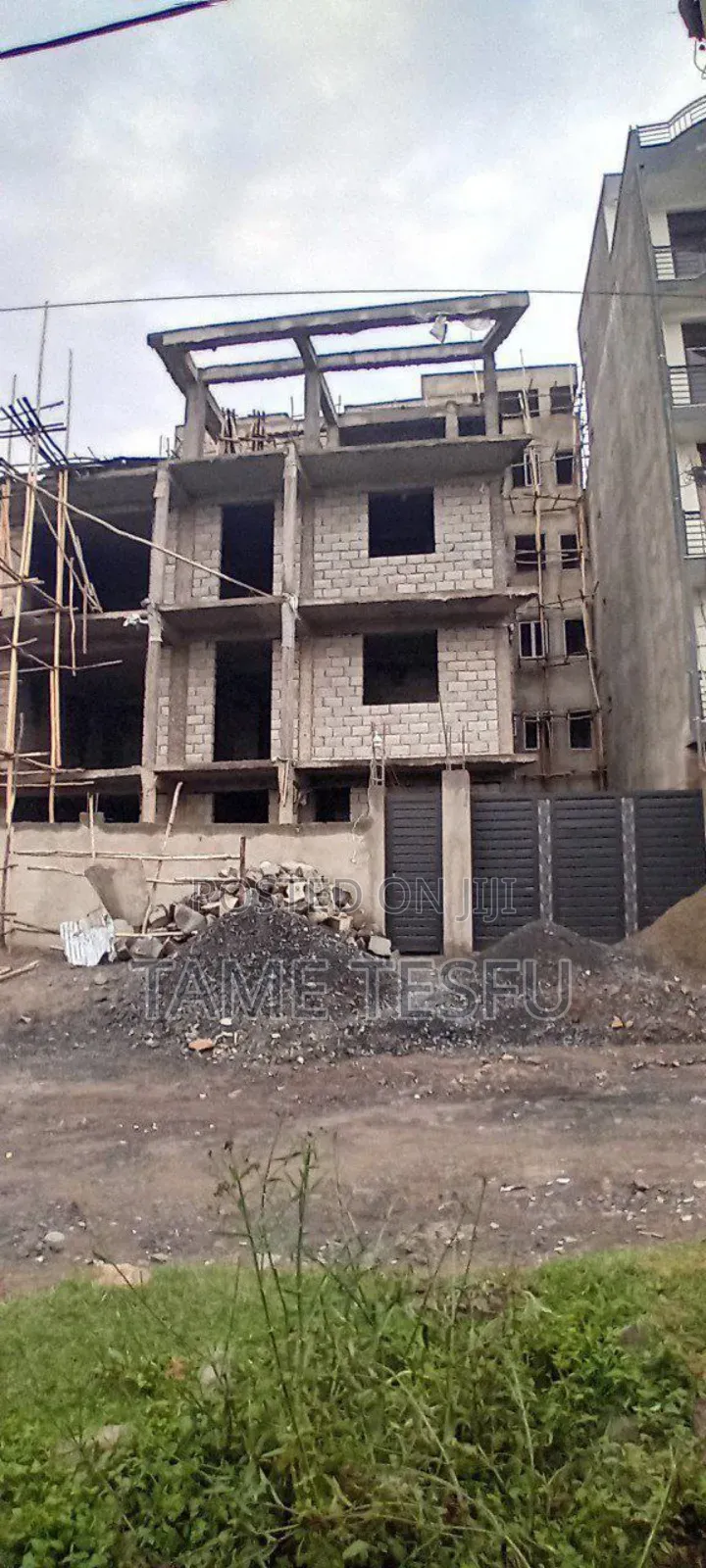 8bdrm House In ሀያት, Bole For Sale