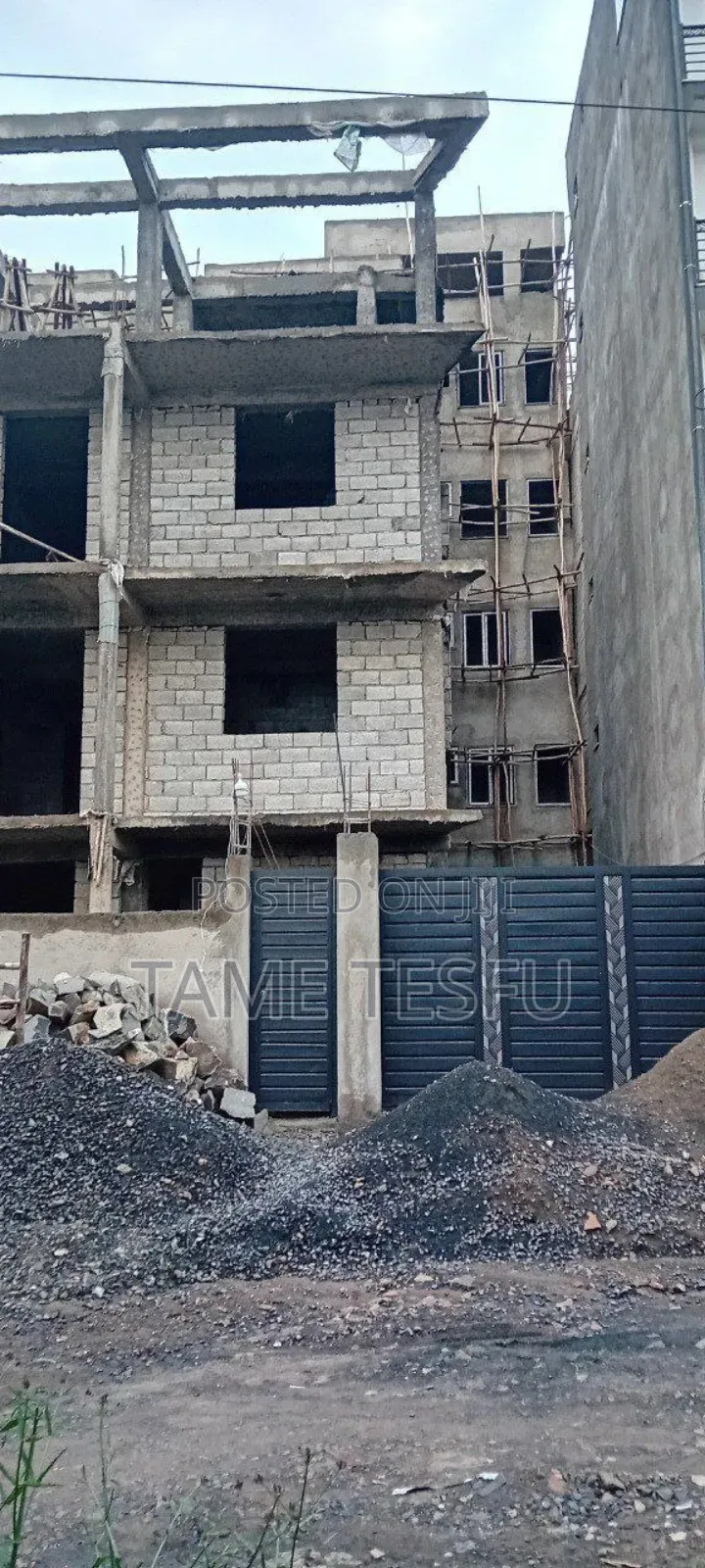 8bdrm House In ሀያት, Bole For Sale