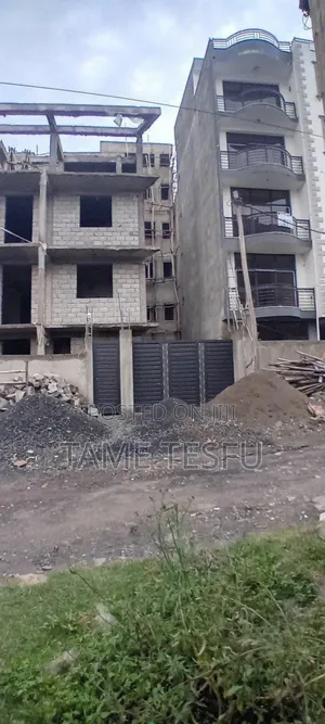 8bdrm House In ሀያት, Bole For Sale