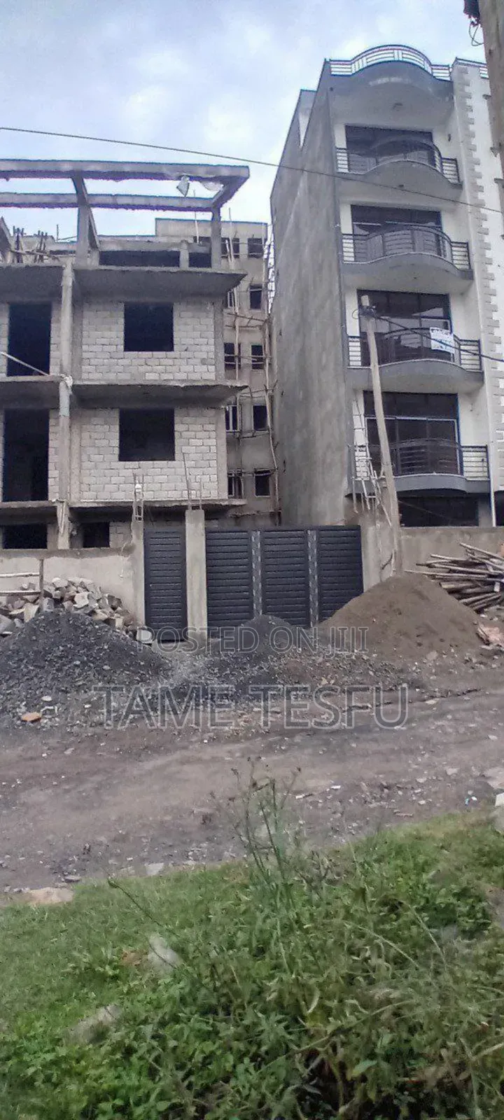 8bdrm House In ሀያት, Bole For Sale