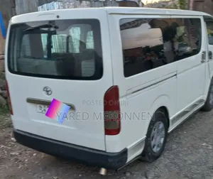 Toyota HiAce 2010 White
