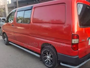 Photo - Toyota Grand HiAce 2011 Red
