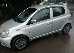 Toyota Vitz 2000 Silver