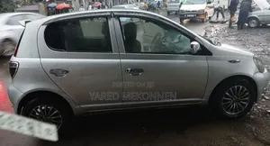 Toyota Vitz 2000 Silver