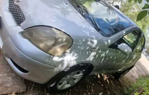 Toyota Vitz 2004 Silver