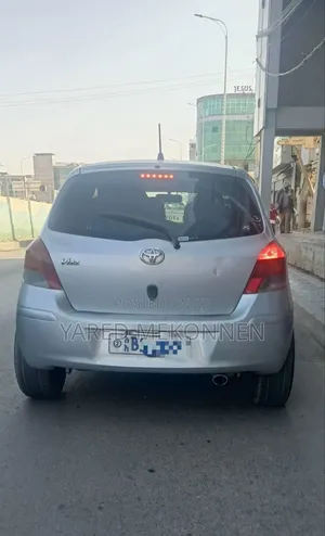 Toyota Yaris 2010 Silver