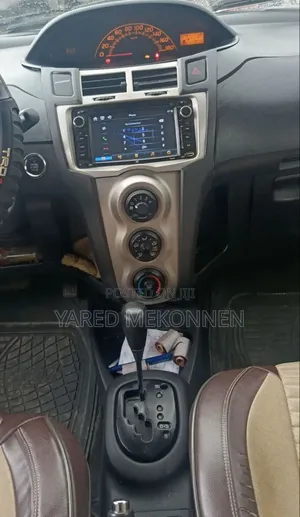 Toyota Yaris 2010 Silver