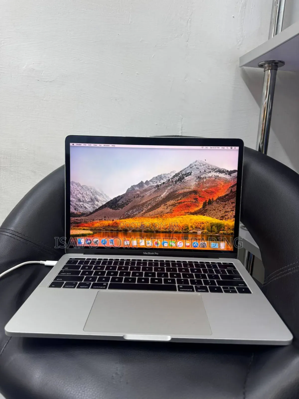 New Laptop Apple MacBook Pro 2017 8GB Intel Core I5 SSD 256GB