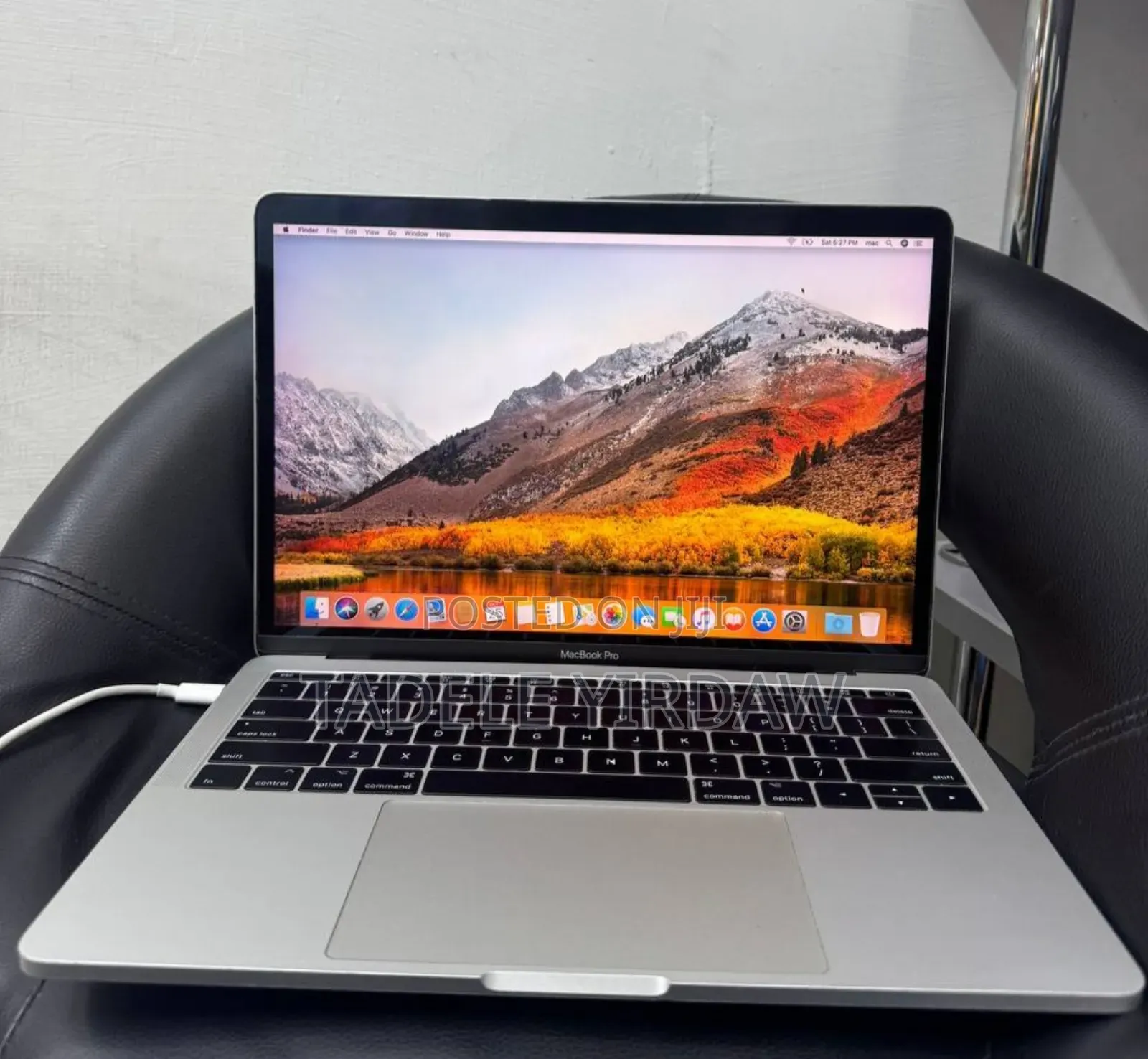 New Laptop Apple MacBook Pro 2017 8GB Intel Core I5 SSD 128GB