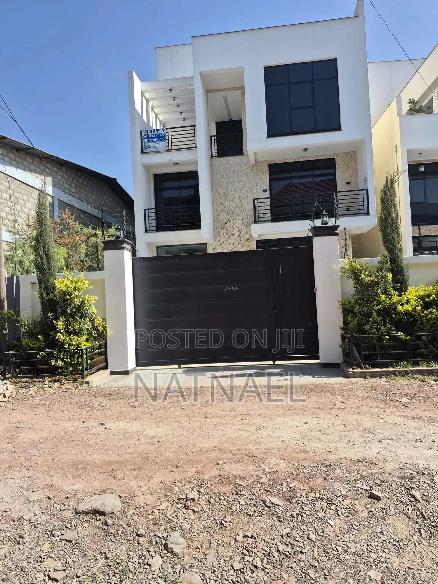 8bdrm House in Bole for sale