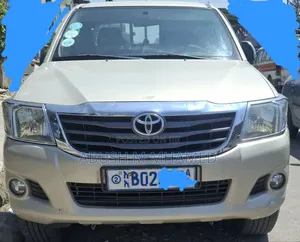 Toyota Hilux 2014 Off white