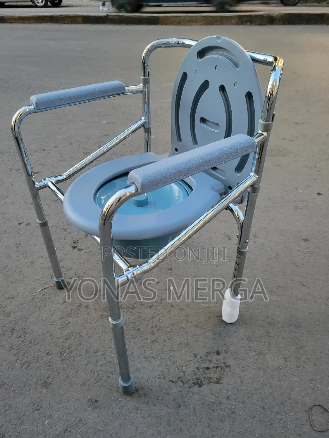 Commode Chair雄衝3-in-1 Toilet Chair韞熊armrest |Locking Caster Wheels