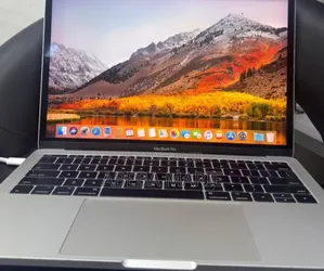 New Laptop Apple MacBook Pro 2017 8GB Intel Core I5 SSD 128GB