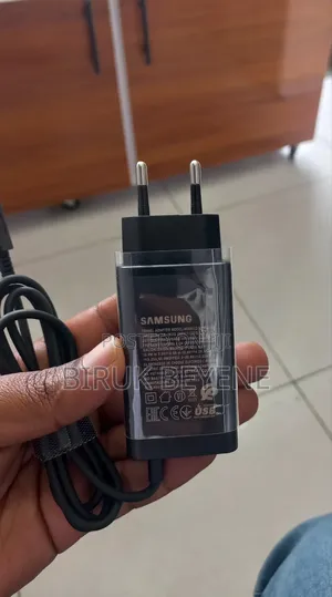 Photo - Samsung Original Charger