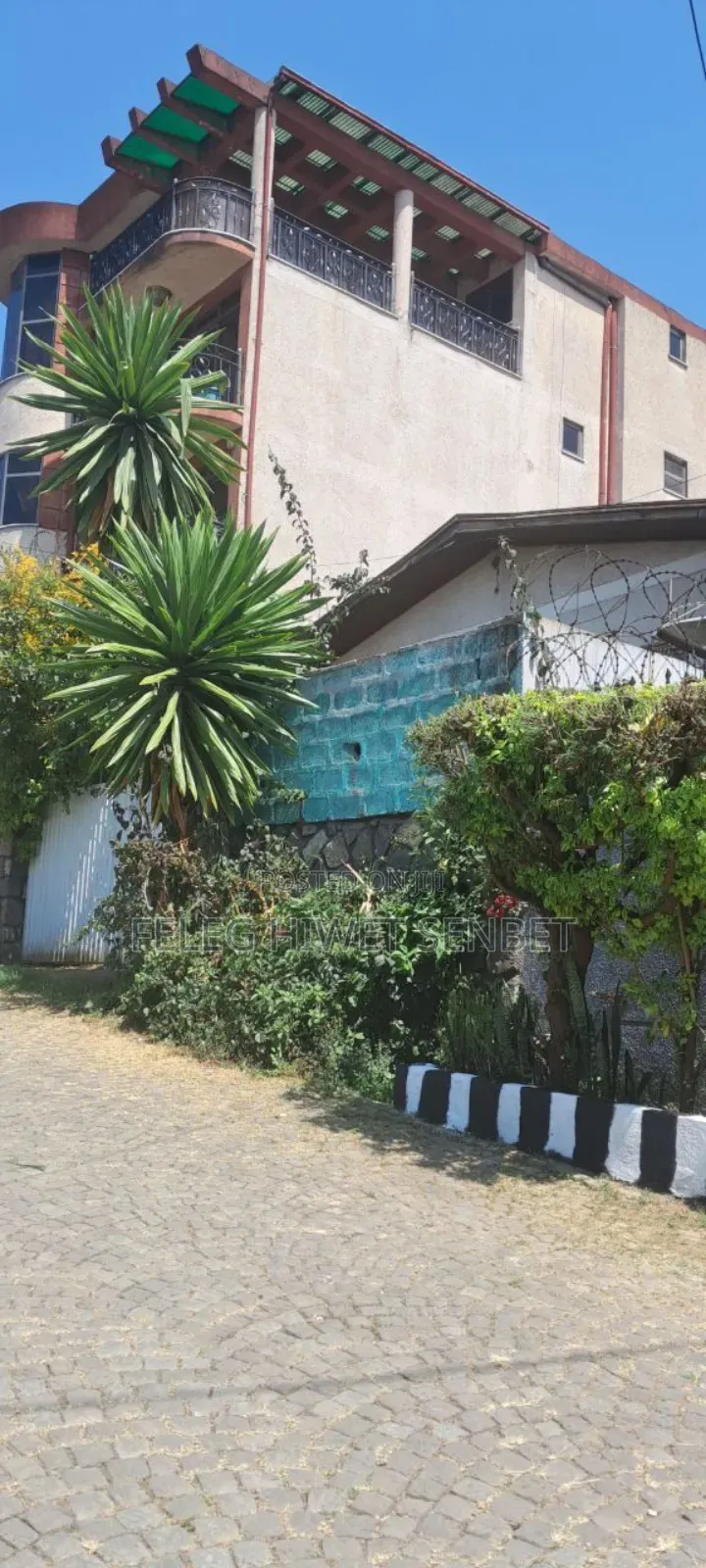 የሚሸጥየድሮ ቪላ