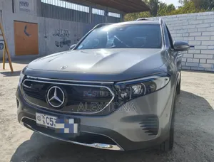 Photo - Mercedes-Benz EQB 2022 Gray
