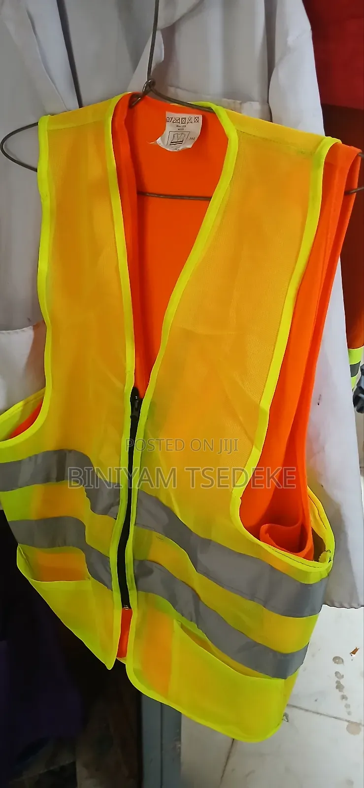 አንፀባራቂ Antsebaraki