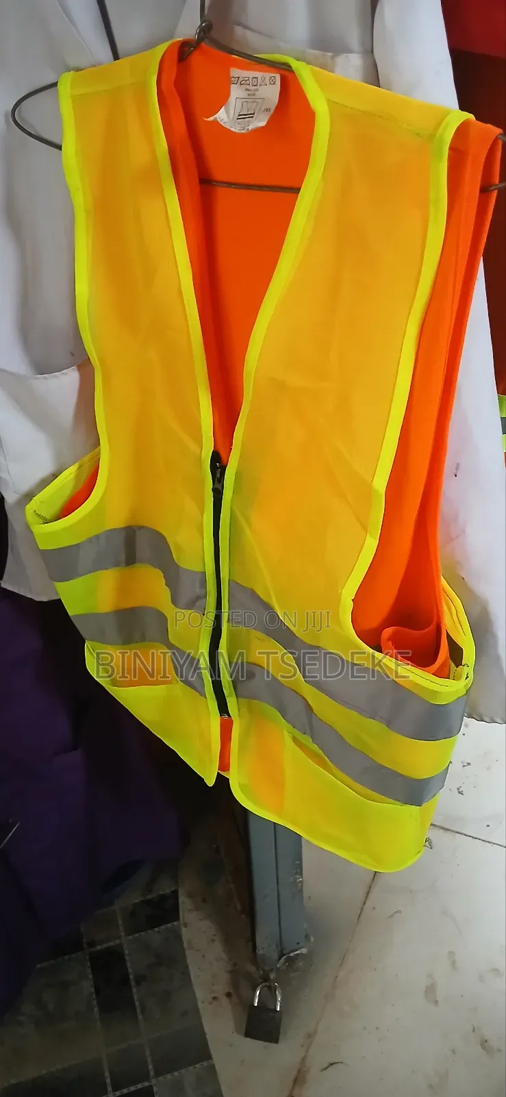 አንፀባራቂ Antsebaraki