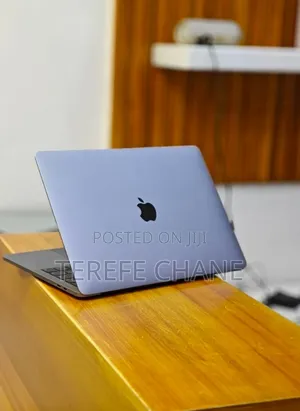 New Laptop Apple MacBook Pro 2019 16GB Intel Core I5 SSD 256GB