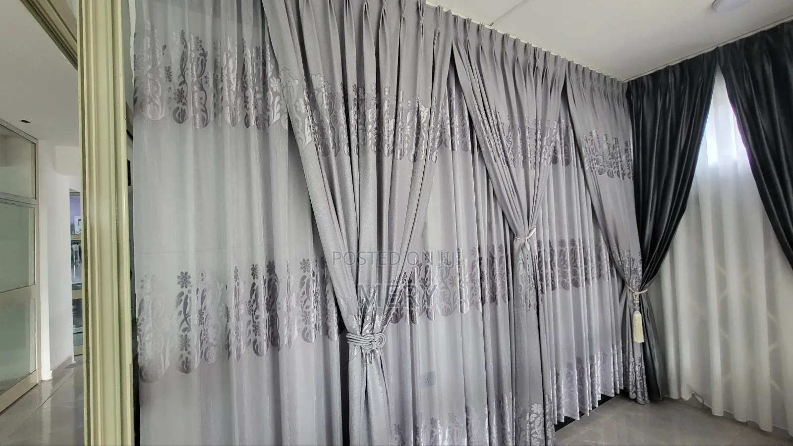 ሙሉ የፍሬንች መጋረጃ