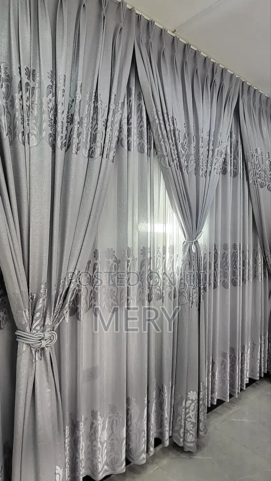 ሙሉ የፍሬንች መጋረጃ