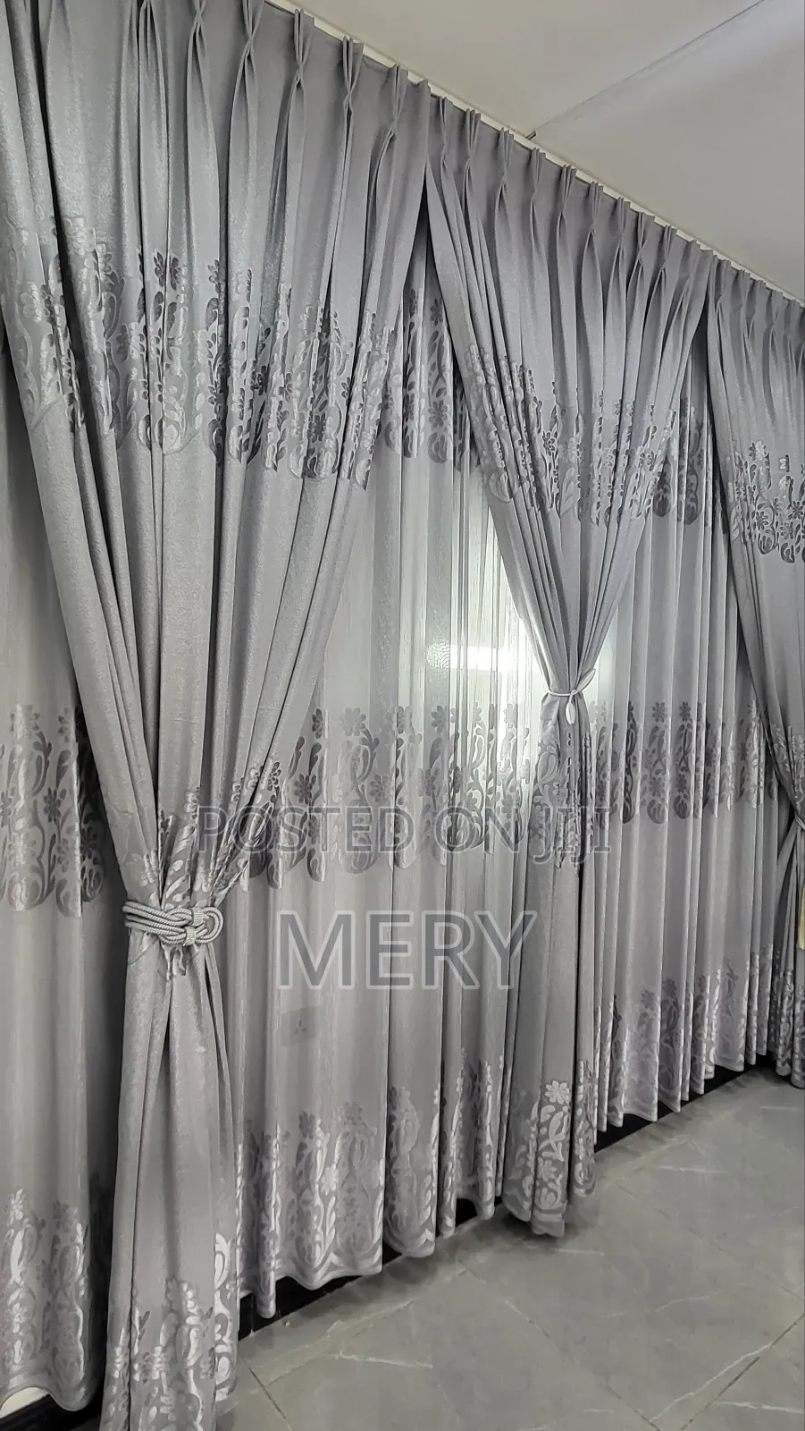 ሙሉ የፍሬንች መጋረጃ