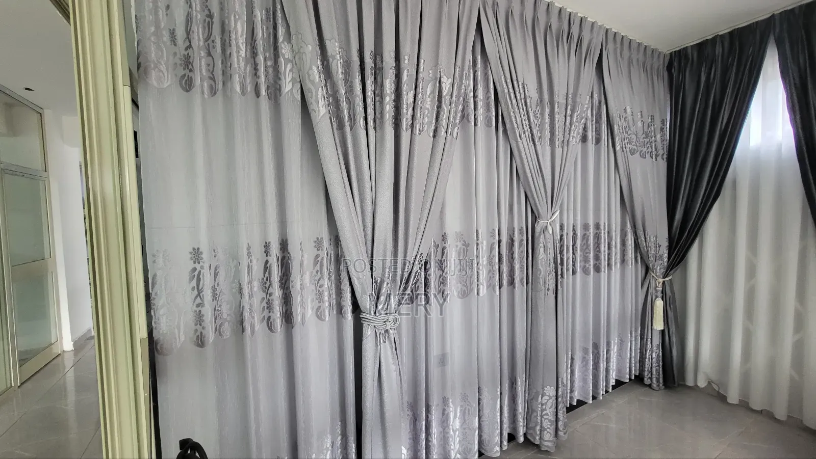 ሙሉ የፍሬንች መጋረጃ