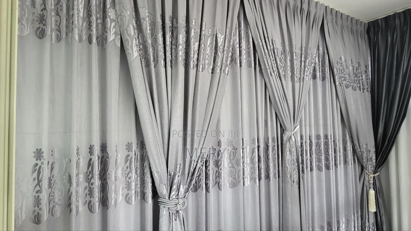 ሙሉ የፍሬንች መጋረጃ