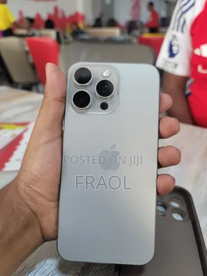 Photo - Apple iPhone 15 Pro Max 256 GB Silver