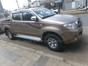 Photo - Toyota Hilux 2011 Gray