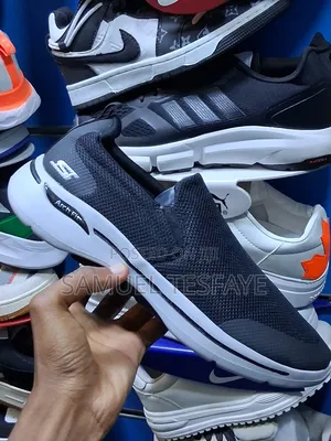 Photo - Skechers Arch Fit