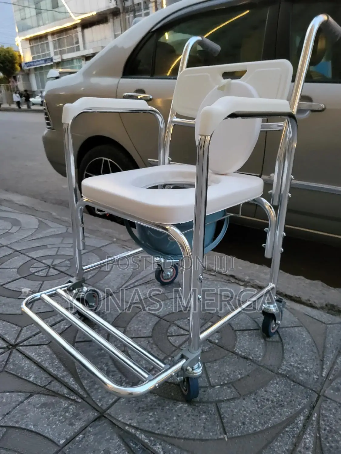 Commode Chair輝三portable Toilet癧宓wheels, Often With Brakes