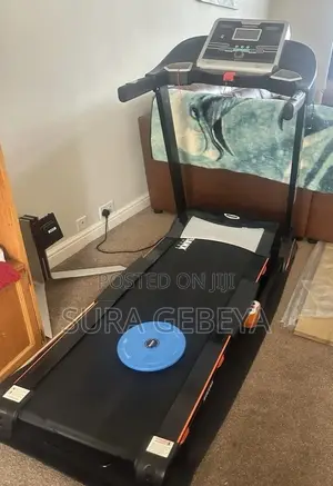 Photo - ዩሮፕ እስታንዳርድ የቤት ዉስጥ መሮጫ ማሽኖች ከቦሌ(Treadmills)