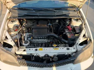 Toyota Platz 2003 White