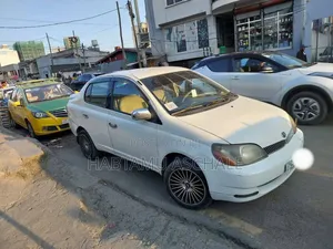 Photo - Toyota Platz 2003 White