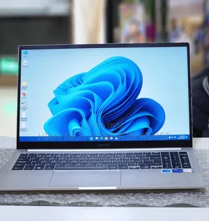 Photo - New Laptop Samsung 16GB Intel Core I5 SSD 512GB