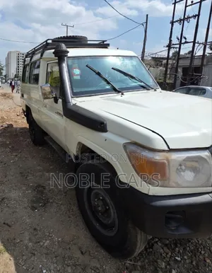 Toyota Land Cruiser 2012 White